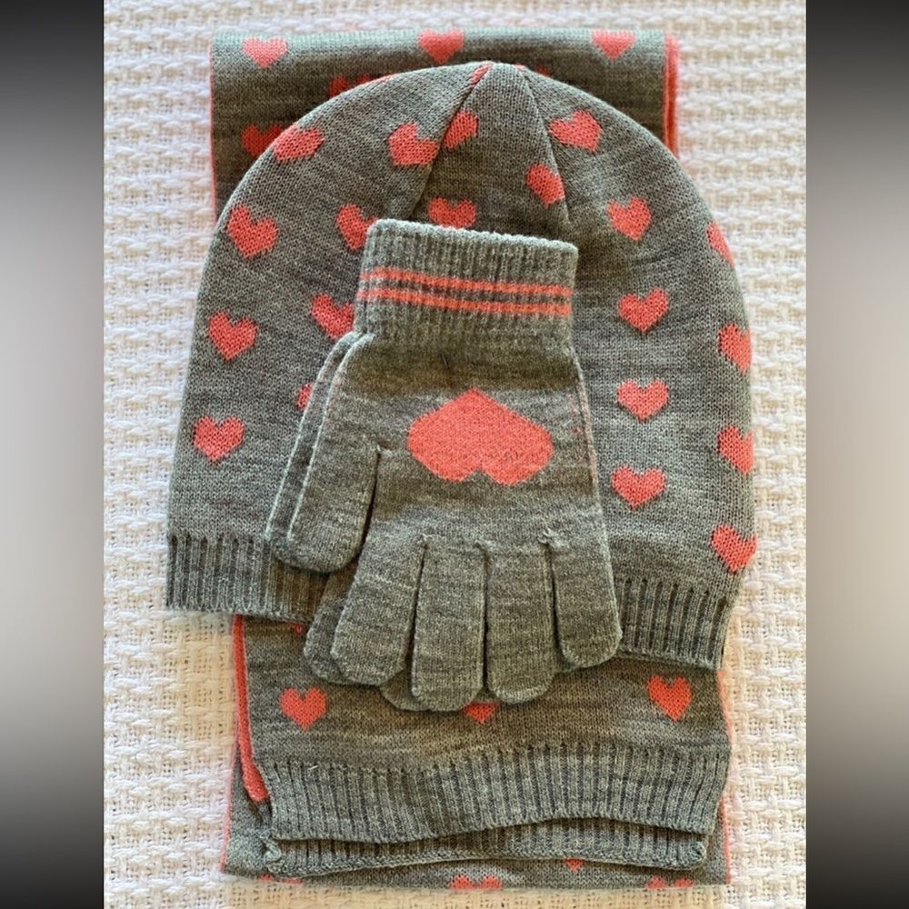BCBG Girls 3pc Beanie, Scarf & Gloves Boxed Gift Set Gray with light pink Hearts
